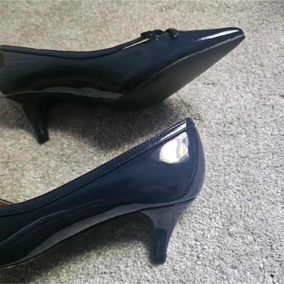 Forever Women's Navy Pointed Toe Flats Patent Leather Kitten Heels 8.5 - Picture 4 of 6